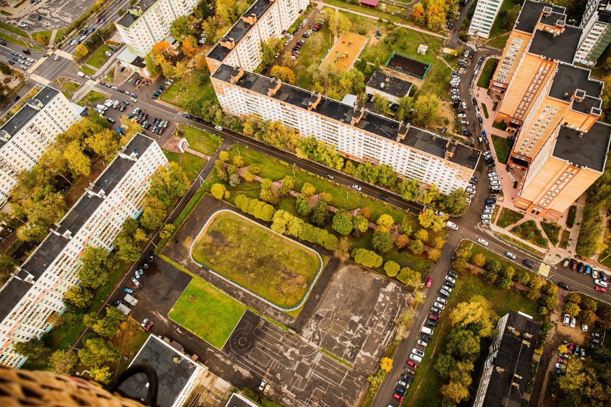 Vista aérea de un barrio residencial: impugnación de un plan urbanístico